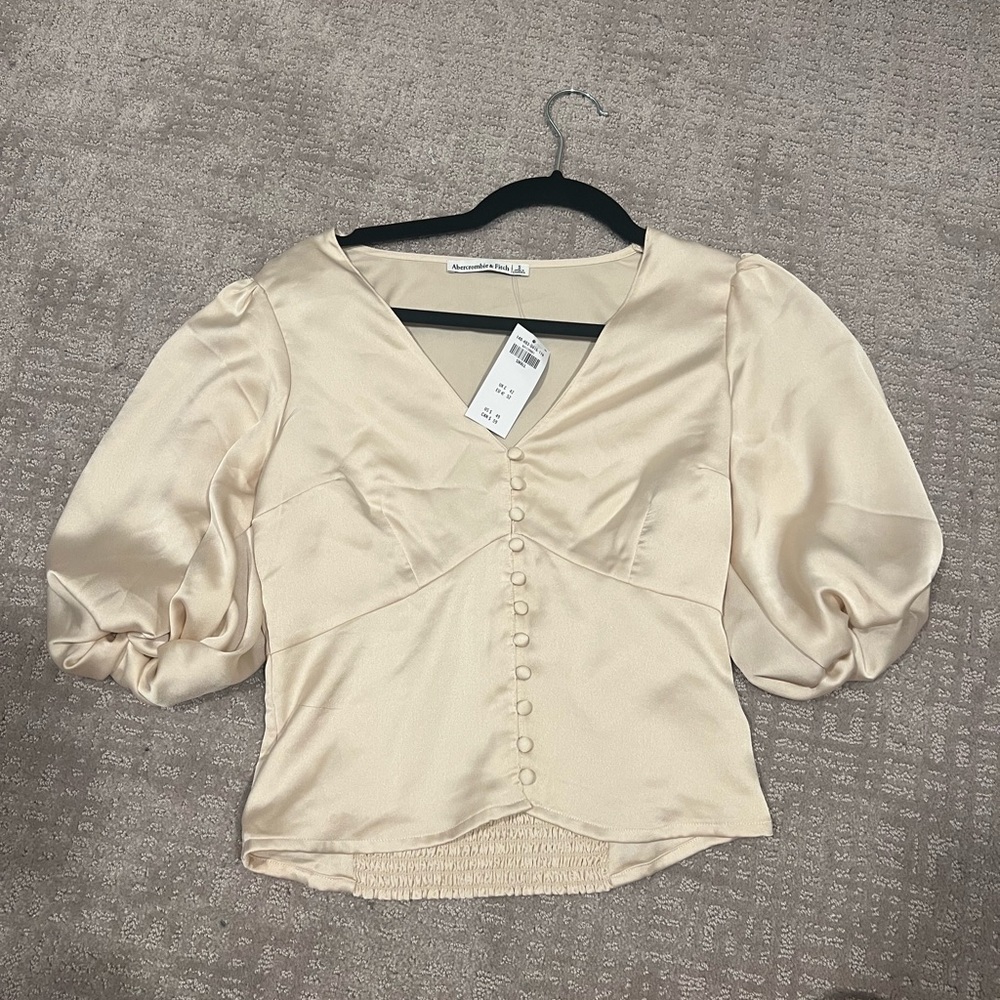Lot of items ranging from size xs-m. Brands include, free people abercrombie etc